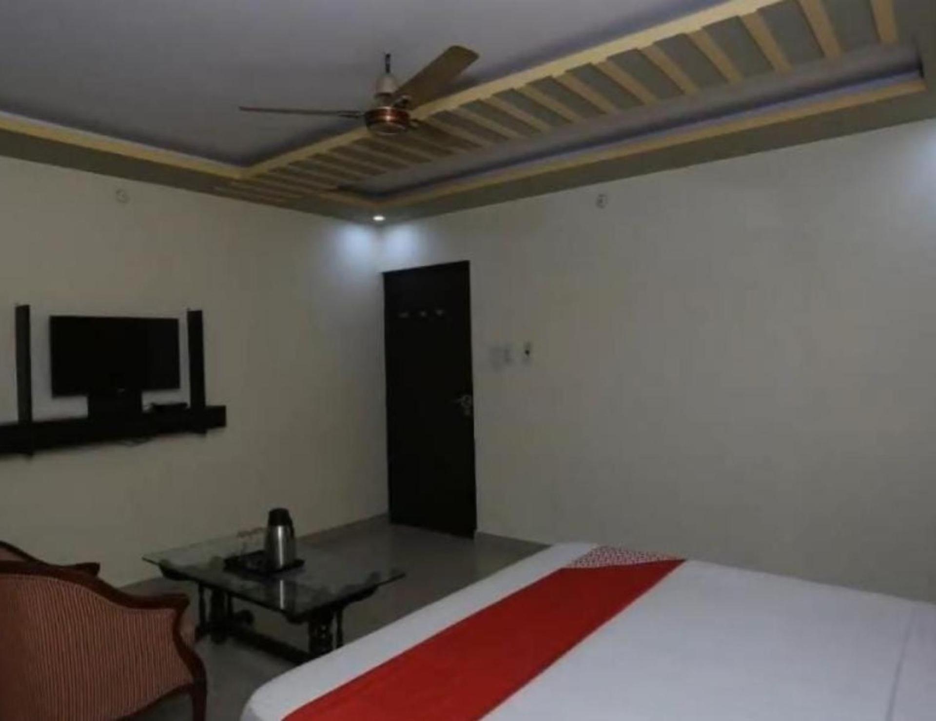 Hotel S K Palace Lucknow , Best Hotel In Lucknow , Hotel In Transport Nagar Lucknow ,Budget Hotels In Lucknow Buitenkant foto